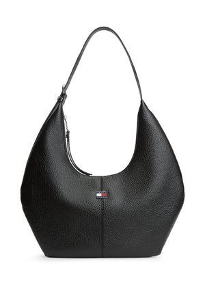 Schwarze strukturierte Leder-Schultertasche mit einem einzelnen Riemen, Reißverschluss und kleinem rechteckigem Flaggenlogo vorne in der Mitte.