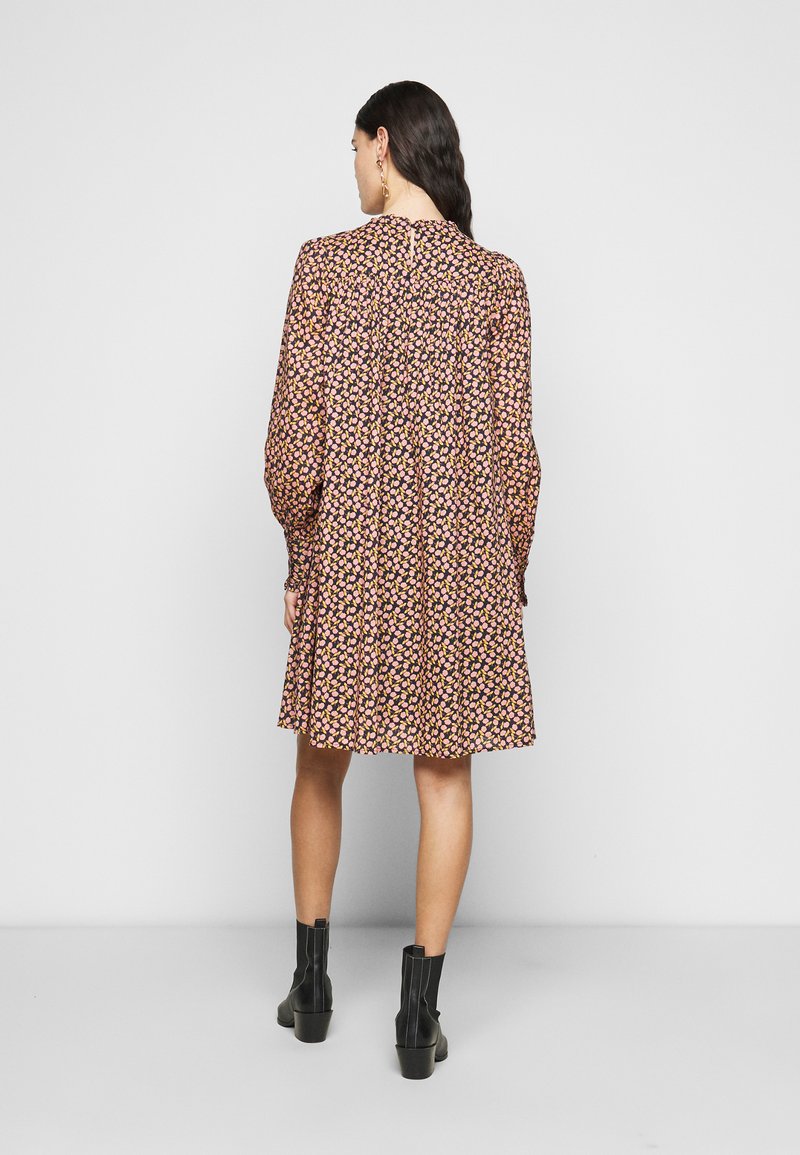 Yas Tall Yasnanna Ls Dress Denni Saty Black Nanna Vice Barev Zalando Cz 