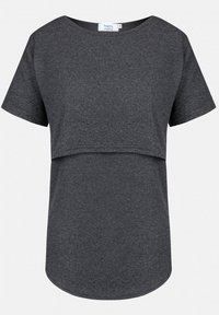 Top gri, cu mânecă scurtă și un design stratificat. Fabricat dintr-un material moale, texturat, cu un decolteu rotund și o margine curbată.