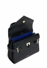 Borsa a mano in pelle nera con forma strutturata, dotata di una chiusura color oro e di un interno blu a contrasto. Finitura testurizzata con dettagli decorativi.