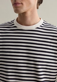 PIOMBO BOXY-FIT STRIPED - Langarmshirt - white blue