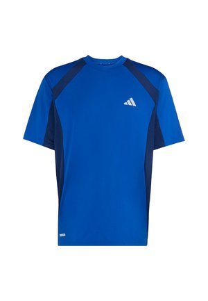 Maglietta sportiva blu con maniche corte e pannelli laterali blu scuro, con piccolo logo Adidas bianco sul petto.