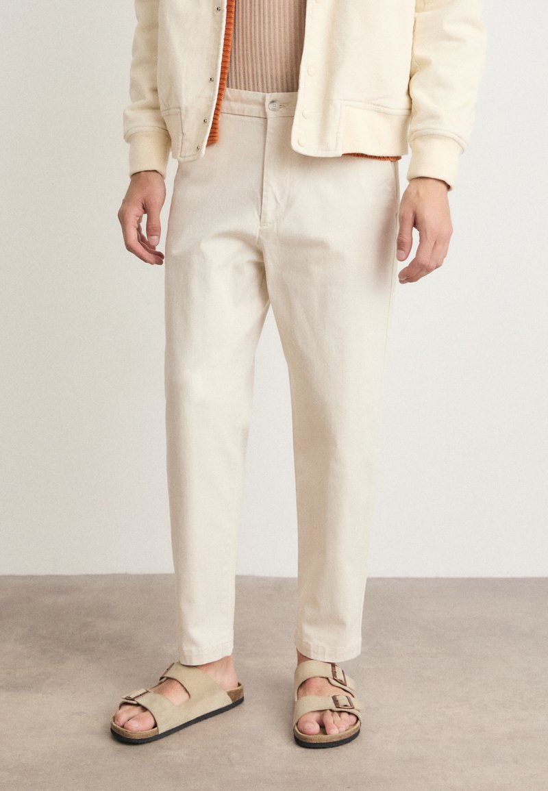 BOSS PERIN - Chinot - open white