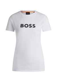 Vit bomullströja med korta ärmar och rund halsringning, med fet svart "BOSS"-text på framsidan. Slät yta, standard passform.