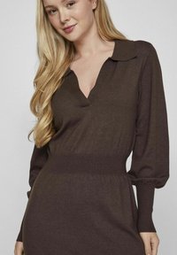 VILA VICOMFY COLLAR  - Gebreide jurk - coffee bean