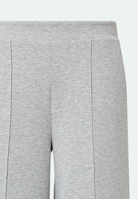 Szare legginsy z gładką fakturą, z szerokim pasem w talii i pionowymi szwami dla dodatkowego detalu designu.