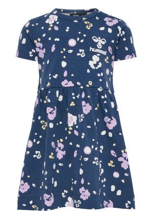 Katoenen jurk met een marineblauwe basis en een meerkleurig bloemenpatroon in roze, wit en geel. Korte mouwen en een gelaagde rok.