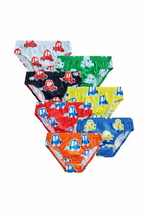 Six paires de maillots de bain pour garçons de différentes couleurs : blanc, vert, marine, rouge, jaune et bleu, avec des motifs de voitures colorés et des ceintures élastiques.