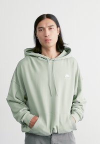 Nike Sportswear CLUB OVERSIZED - Džemperis ar kapuci - jade horizon/white