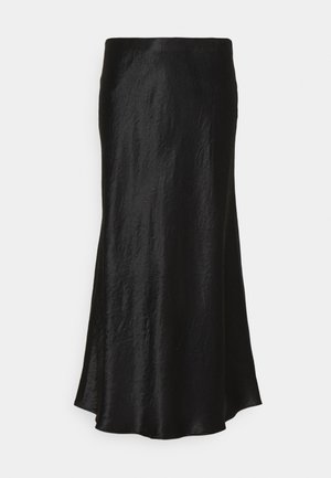 Sort lang nederdel lavet af glat stof med en diskret glans. Udsvinget kant og minimalistisk design uden synlige metaldele eller dekorationer.