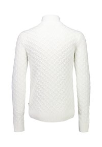 Vit tröja med ett strukturerat diamantstickmönster, ribbade ärmar och nederkant samt en hög halsdesign. Mjuk tyg med en slät yta.