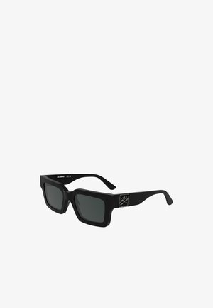 Schwarze rechteckige Sonnenbrille mit dunklen Gläsern. Dickes, mattes Gestell und gerade Bügel. Logodetail an der Seite. Enthält UV-Schutz.