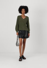 JDY JDYINGEBORG ADA LIFE V-NECK - Pulóver - winter moss