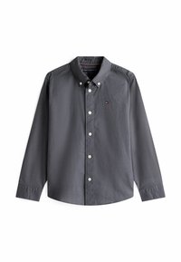 Camisa de botones de manga larga gris con cuello clásico y botones blancos. Presenta un pequeño logo en el pecho y una tela suave con textura.