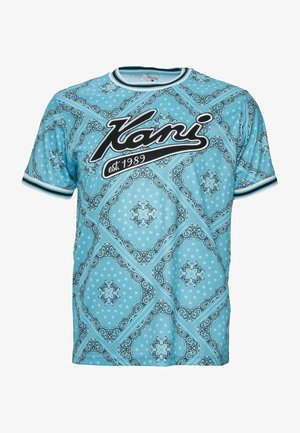 Heledsinine lühikeste varrukatega T-särk bandana mustriga, must logo "Kani est. 1989" ning kontrastsed mustad ja valged ääred varrukatel.