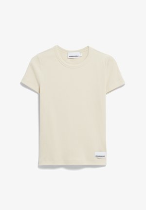 T-shirt à manches courtes beige clair en tissu côtelé. Doté d'un col rond et d'une petite étiquette avec "ARMEDANGELS" sur le côté inférieur.