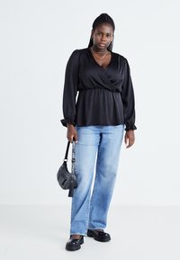 Vero Moda Curve VMCMARY SMOCK - Blouse - black