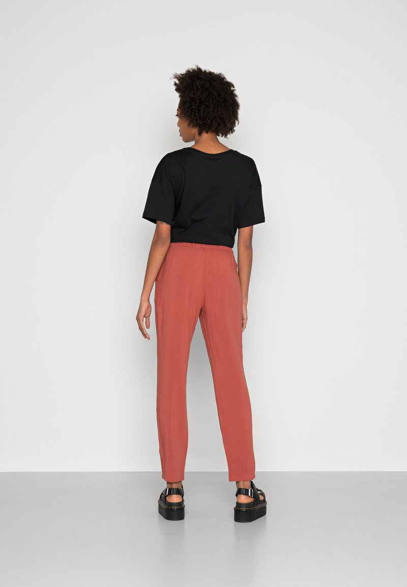 Damen Chinos | Vero Moda VMEASY PANTS Stoffhose marsala/dunkelrot - WG63994 Damen Chinos | Vero Moda VMEASY PANTS Stoffhose marsala/dunkelrot - WG63994