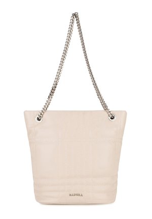 Bolso tote de cuero beige acolchado con asas de cadena plateada y pequeño logo en relieve "BADURA" en el centro frontal.