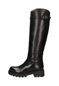 Bota de cuero negra hasta la rodilla con punta redondeada, suela gruesa y un detalle decorativo de correa y hebilla cerca de la parte superior. Textura suave.