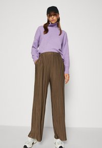 Samsøe Samsøe UMA  - Auduma bikses - major brown