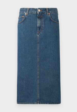Falda midi de denim en azul oscuro con corte recto, bolsillos frontales y herrajes en tono cobre. Presenta costuras a lo largo de las uniones y un cierre de botón.