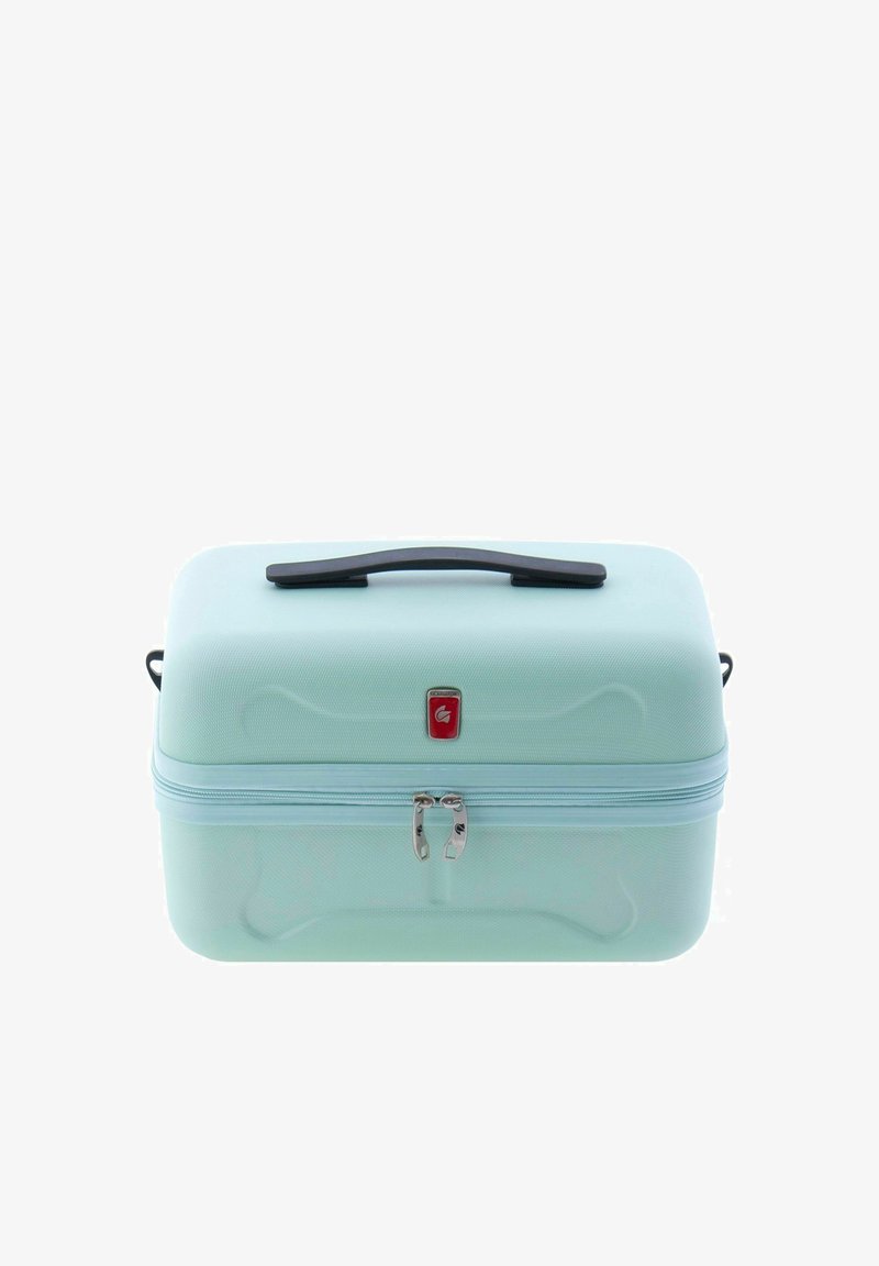 Maleta rígida de viaje en azul claro con una superficie texturizada, asa negra y doble cremallera plateada. Presenta un pequeño emblema rojo en la parte frontal.