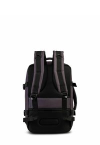 Een backpack met een strak ontwerp in donkerviolet stof, met gewatteerde, verstelbare schouderbanden en een textuurvol, ondersteunend onderstuk.