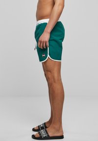 Urban Classics RETRO - Plaukimo šortai - white green