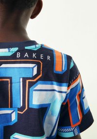Baker by Ted Baker GRAPHIC - REGULAR FIT - Apdrukāts T-krekls - navy