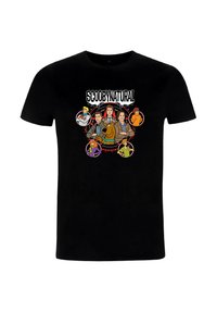 Czarny bawełniany t-shirt z kolorową grafiką w stylu kreskówkowym zatytułowaną "SCOOBYNATURAL", z postaciami z Scooby-Doo i Supernatural.