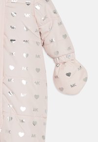 Michael Kors Kids Mono para la nieve - light pink