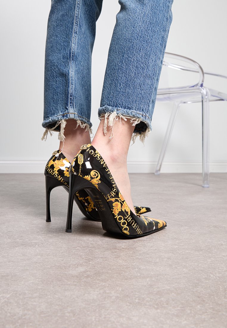 Versace Jeans Couture Hoge hakken geel Versace Jeans Couture Hoge hakken geel