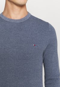 Tommy Hilfiger Stickad tröja - mottled blue