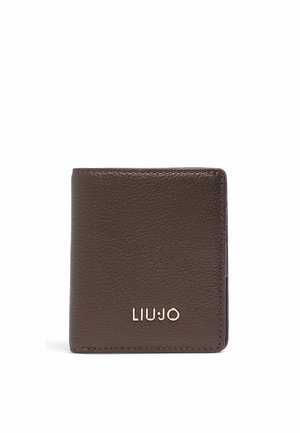 Portafoglio in pelle marrone texturizzata con logo LIU JO dorato centrato sulla parte anteriore, mostrato chiuso su sfondo bianco.
