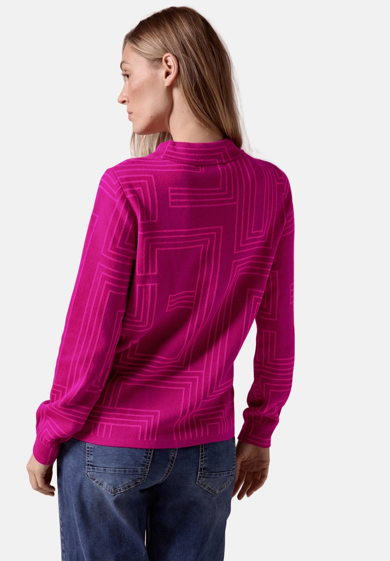 Maglione magenta con motivo geometrico, collo rotondo e maniche lunghe. Realizzato in tessuto testurizzato, progettato con un fit rilassato.