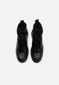 HUGO Stivaletti con plateau - black