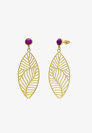 Gouden bladvormige oorbellen met een filigraanontwerp en een gestructureerd oppervlak, met paarse edelstenen aan de bovenkant voor extra detail.