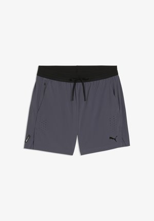 Tumši pelēkas sporta šorti ar melnu elastīgu jostu, auklu, rāvējslēdzēja kabatu kreisajā pusē un Puma logotipu labajā kājā.