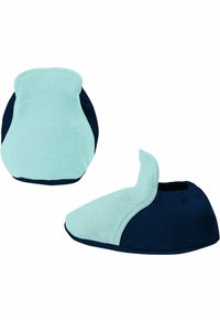 Weiche, zweifarbige Hausschuhe mit einem hellblauen Obermaterial und einem navyblauen Boden. Sie haben eine abgerundete Form und einen elastischen Eingriff für ein einfaches Anziehen.