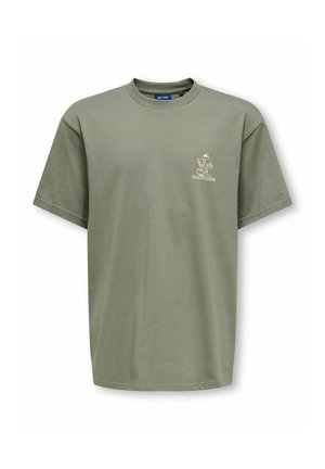 T-shirt court en coton vert olive à manches courtes, col rond, avec un petit motif blanc représentant un personnage de surf sur le côté gauche de la poitrine.