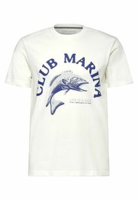 Bílá bavlněná tričko s modrým grafickým textem "CLUB MARINA" a ilustrací ryby, s frází "ŽIVOT JE MOŘE" níže. Krátké rukávy.