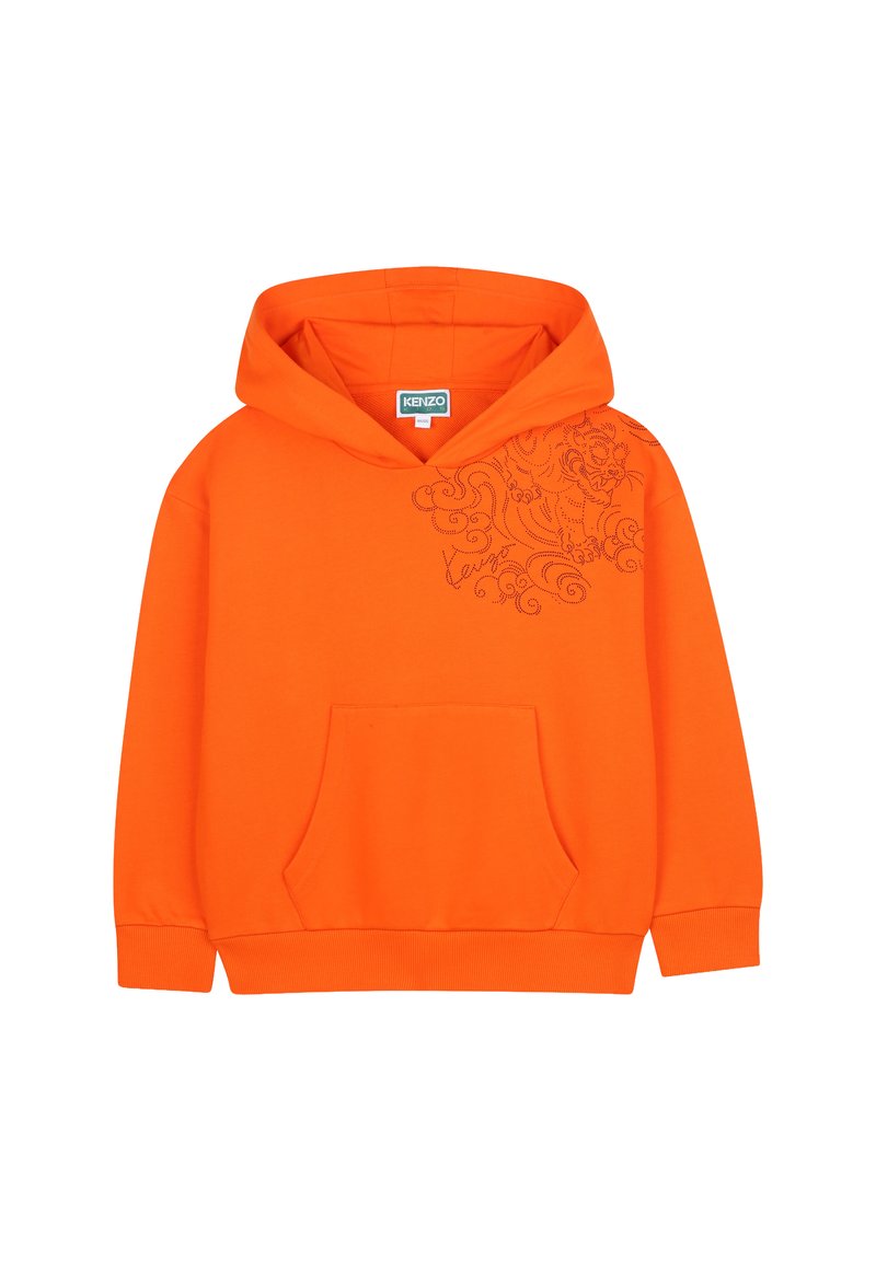 Sweatshirt à capuche orange en tissu doux, avec une poche avant et un design graphique de couleur foncée sur le côté supérieur gauche.