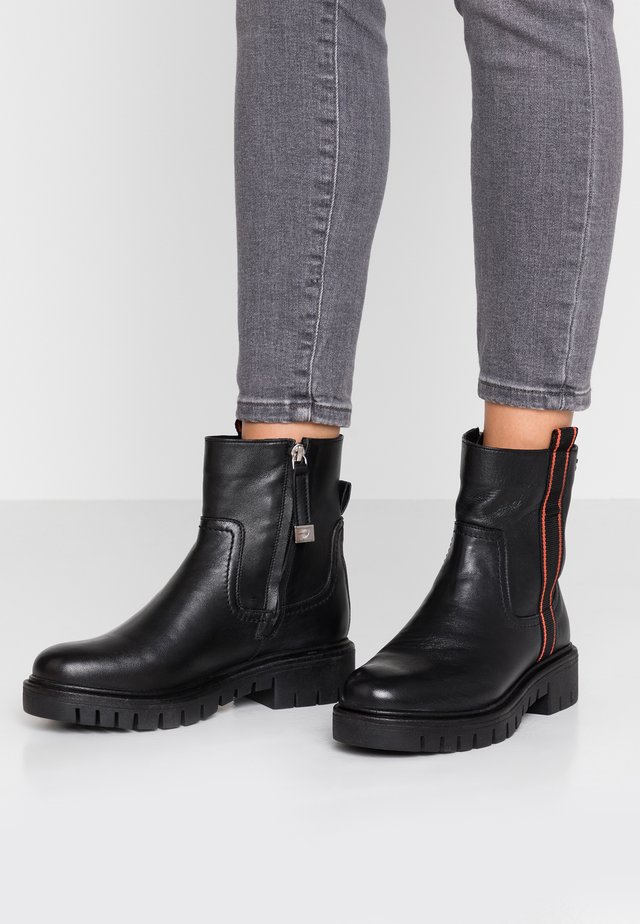 Platform ankle boots - black