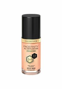 Max Factor Face Finity foundation i en genomskinlig flaska med svart kork. Har persikotoner, SPF 20 och 3-i-1 primer, concealer och foundation.