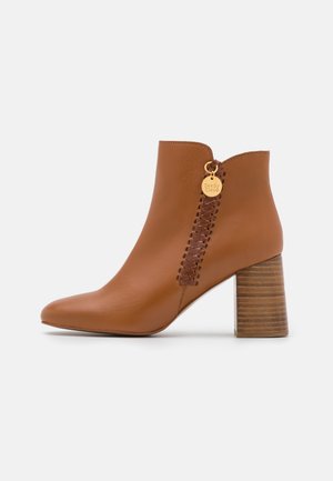 LOUISE HIGH - Ankle boots - tan