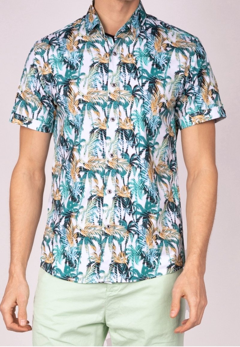 Chemise à manches courtes à boutons, présentant un motif de feuilles tropicales en bleu sarcelle, orange et blanc, avec une coupe ajustée et un tissu lisse.