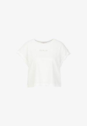 Camiseta blanca de manga corta hecha de algodón suave, con un cuello redondo y un sutil logo "REPLAY" en el centro.