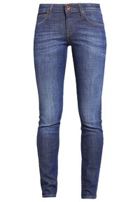 Jeans ajustados de color azul con bolsillos frontales, pasadores para cinturón, cierre de botón y un leve desgaste en los muslos y las rodillas.