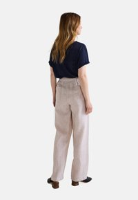 Monoprix TAILLE SEMI-ÉLASTIQUÉE UNI EN  - Pantalon classique - beige